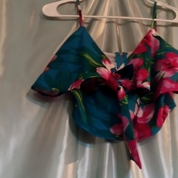 Crop top - Picture 2 of 2